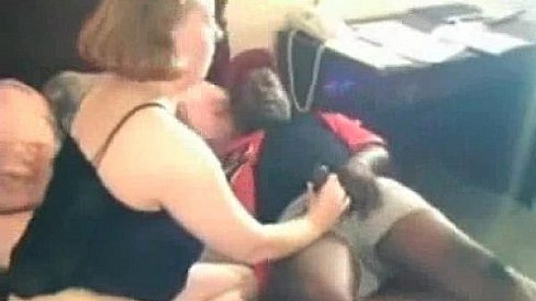 Amateur Homemade Hotwife Threesome with Bull