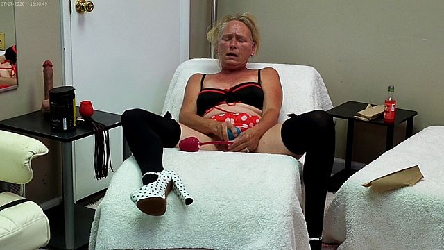 Mature Hotwife Shares Intimate Threesome